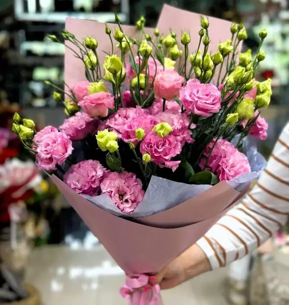 Букет из розовых эустом