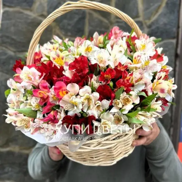 Корзина с альстромериями Яркий огонь