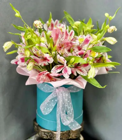 Шляпная коробка Мир в розовом цвете